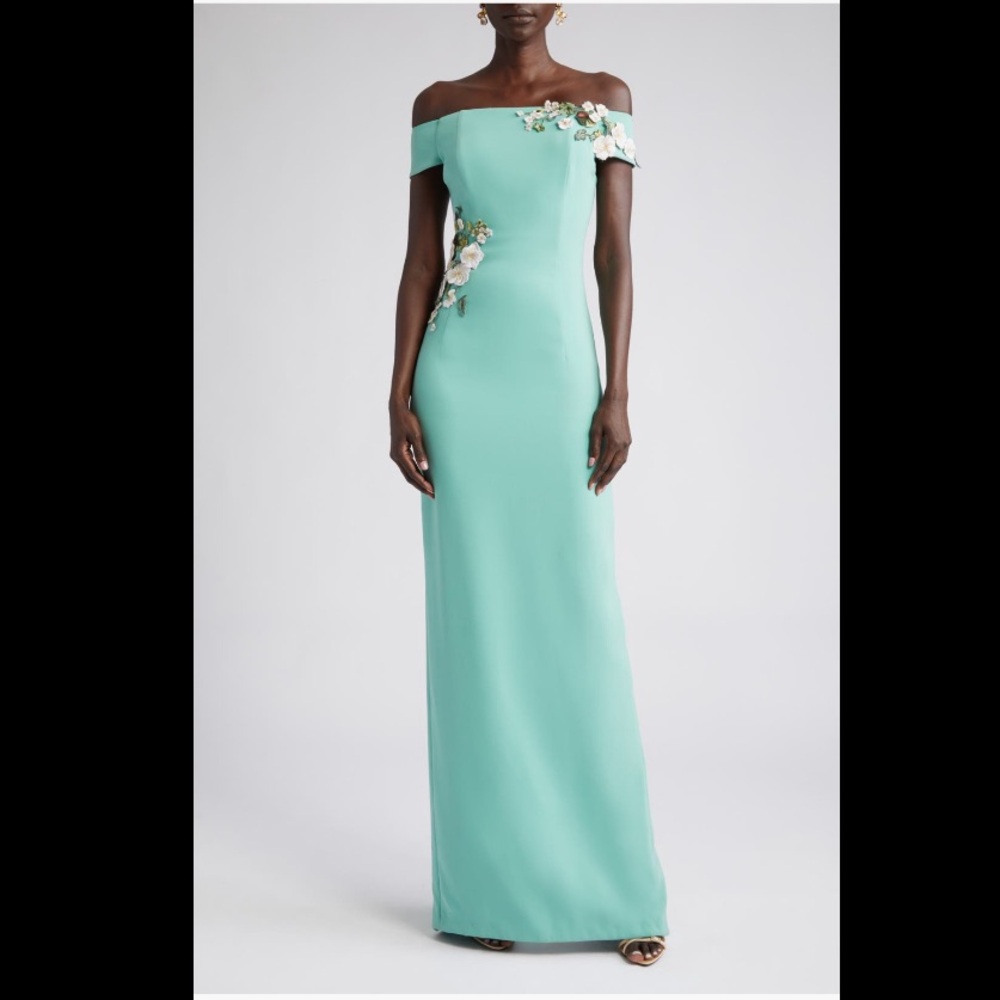 NWT! Oscar de la Renta Geranium Appliqué off the shoulder silk gown. Size 2.